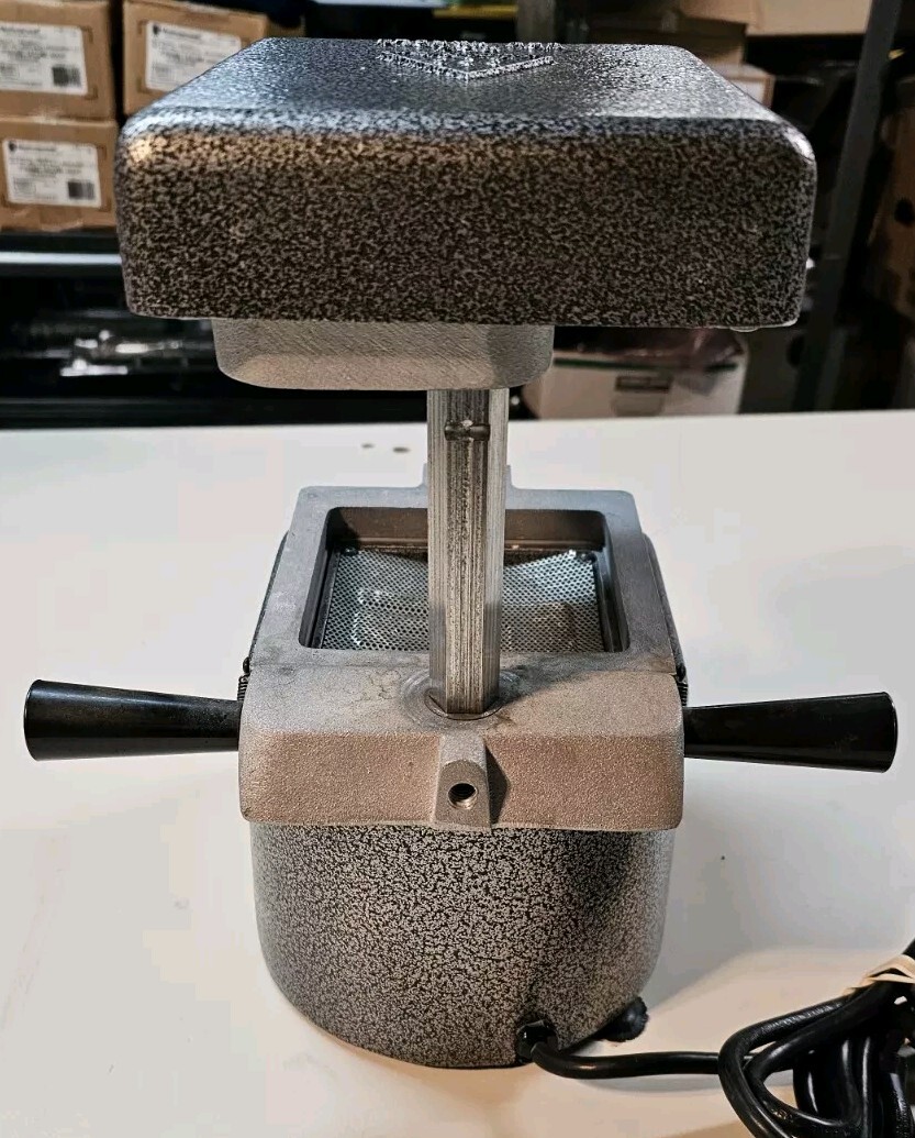Ultradent P105-U01 Dental Lab Vacuum Forming Machine