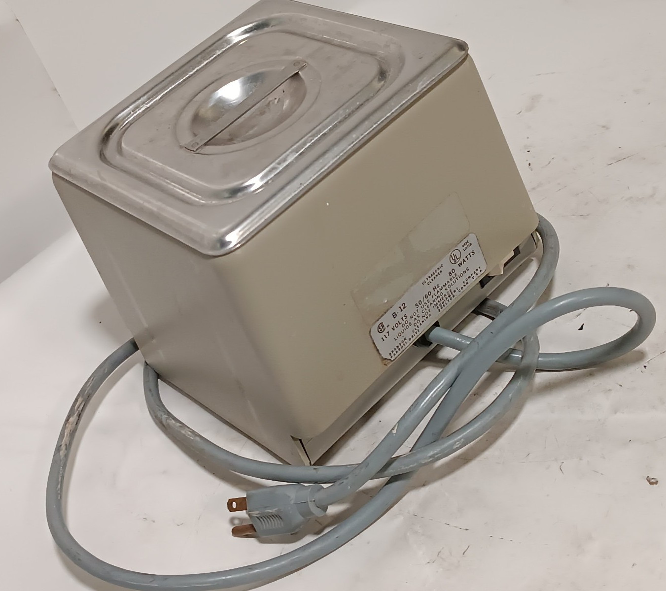 Branson Cleaning Equipment B-12 Ultrasonic Cleaner 117V, 50/60Hz, 80 Watts w/Lid