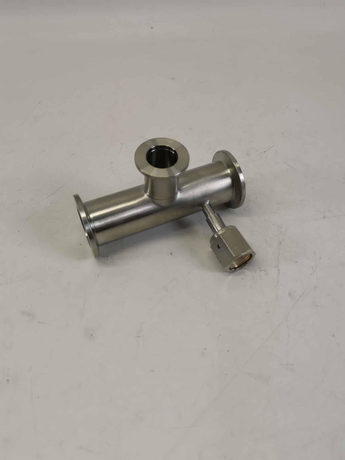 Reducing T-piece ISO-KF DN2x25 + DN16 with pressure gauge outlet stainless st…